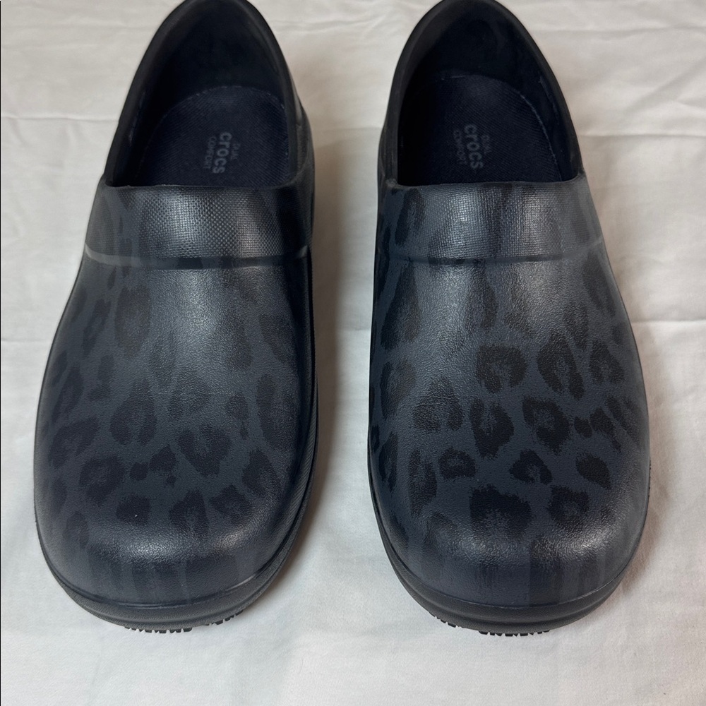 Crocs Neria Pro II Womens 10 Black Leopard Slip Resistant Work Clogs Slip On - Picture 5 of 12